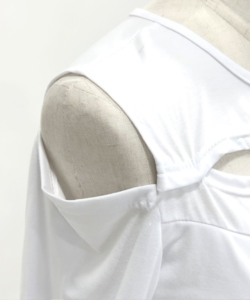 Newlyme(ニューリーミー)の「アシメントリーカットデザイントップス(Tシャツ/カットソー・レディース・ホワイト/ブラック/グレー・MEDIUM/LARGE/LL)」の16枚目の写真