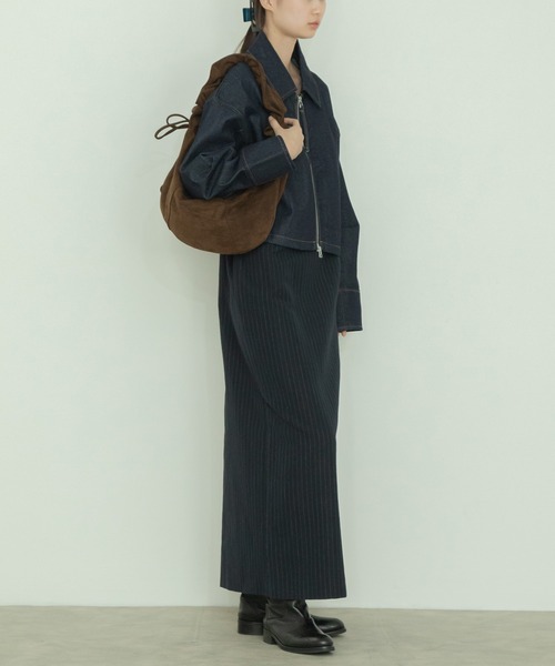 HEILIS（ヘイリス）の「2WAYギャザーフリルショルダーバッグ / 秋服 春服 冬服スエード フェイクスエード 合皮 ナイロン リボンバッグ ハンドバッグ ショルダーバッグ ドロスト スウェード バレエコア フリル ギャザー 韓国 ブラック ベージュ ブラウン アイボリー グレイッシュベージュ グレー（ハンドバッグ・レディース・ブラウン/アイボリー/ベージュ/ブラック系その他/グレイッシュベージュ/ブラック・FREE）」の14枚目の写真