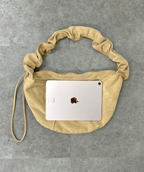 HEILIS（ヘイリス）の「2WAYギャザーフリルショルダーバッグ / 秋服 春服 冬服スエード フェイクスエード 合皮 ナイロン リボンバッグ ハンドバッグ ショルダーバッグ ドロスト スウェード バレエコア フリル ギャザー 韓国 ブラック ベージュ ブラウン アイボリー グレイッシュベージュ グレー（ハンドバッグ・レディース・ブラウン/アイボリー/ベージュ/ブラック系その他/グレイッシュベージュ/ブラック・FREE）」の13枚目の写真