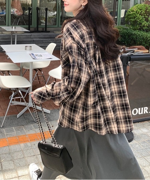 Vipoa（ヴィポア）の「オーバーサイズチェックシャツ（シャツ/ブラウス・レディース・ベージュ・FREE）」の12枚目の写真