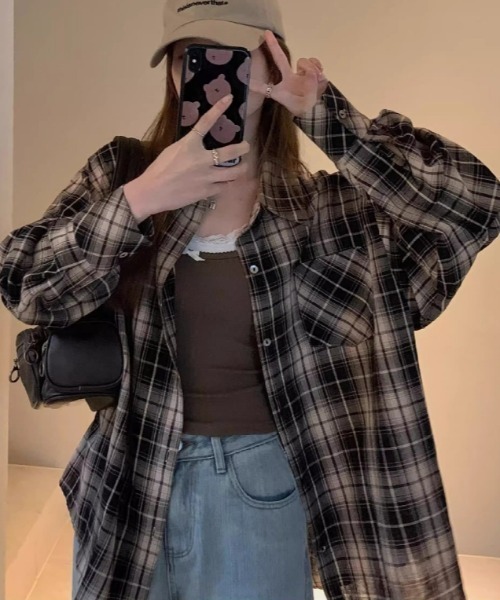 Vipoa（ヴィポア）の「オーバーサイズチェックシャツ（シャツ/ブラウス・レディース・ベージュ・FREE）」の6枚目の写真