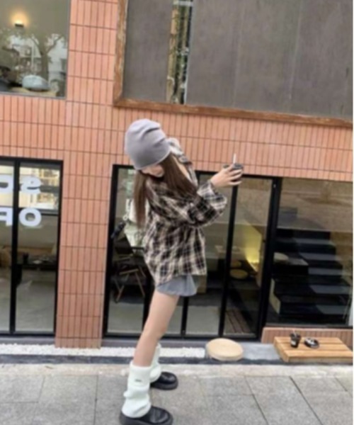 Vipoa（ヴィポア）の「オーバーサイズチェックシャツ（シャツ/ブラウス・レディース・ベージュ・FREE）」の16枚目の写真