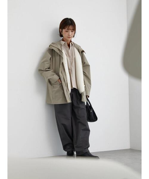 Samansa Mos2 blue(サマンサモスモスブルー)の「◎裾タックシャツ(シャツ/ブラウス・レディース・ブルー/チャコールグレー/ライトベージュ・F)」の6枚目の写真