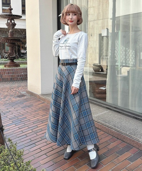 an another angelus（アンアナザーアンジェラス）の「シャンゼリゼ通りプリントロンＴ/ananotherangelus/fint　フィント（Tシャツ/カットソー・レディース・オフホワイト/ライトグレー・FREE）」の4枚目の写真