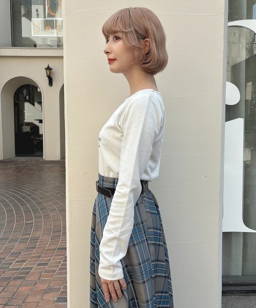 an another angelus（アンアナザーアンジェラス）の「シャンゼリゼ通りプリントロンＴ/ananotherangelus/fint　フィント（Tシャツ/カットソー・レディース・オフホワイト/ライトグレー・FREE）」の6枚目の写真