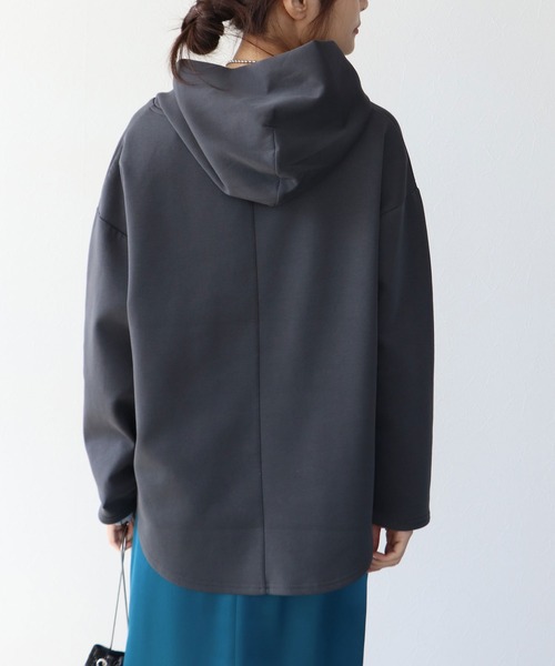 TITE IN THE STORE(ティテ インザ ストア)の「エンボスロゴポンチフーディパーカー(パーカー・レディース・チャコールグレー/ブラック・38)」の5枚目の写真