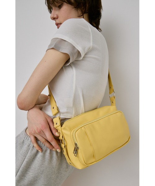 un/neu(アンノイ)の「アウトポケットリングスクエアショルダー / ペットボトル収納可能(ショルダーバッグ・レディース・ブラック/ブラウン/ダークブラウン/レッド/イエロー・FREE)」の4枚目の写真