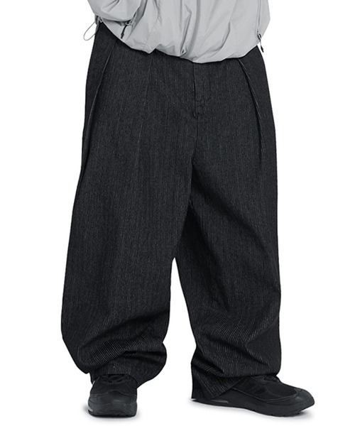 OY(オーワイ)の「『OY/オーワイ』 BELTED SIDE TWO TUCK WIDE PANTS/ベルトサイドツータックワイドパンツ(その他パンツ・レディース・ブラック・M/L)」の2枚目の写真