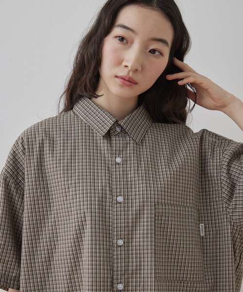 Unblend（アンブレンド）の「【Unblend】アソート レギュラーカラー オーバーサイズ 半袖シャツ（シャツ/ブラウス・レディース・キナリ/ブルーグレー/ブルー/グリーン/ホワイト/ブラウン/ベージュ・FREE）」の5枚目の写真