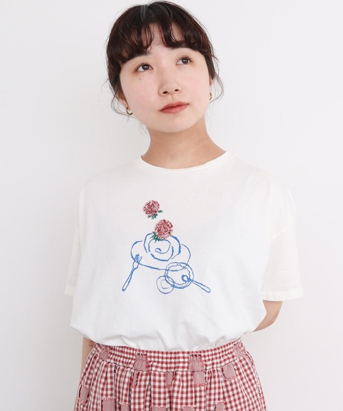 l'atelier du savon(アトリエドサボン)の「おやつの時間 テープ刺繍Tシャツ(Tシャツ/カットソー・レディース・ブラック/その他/レッド・FREE)」の3枚目の写真
