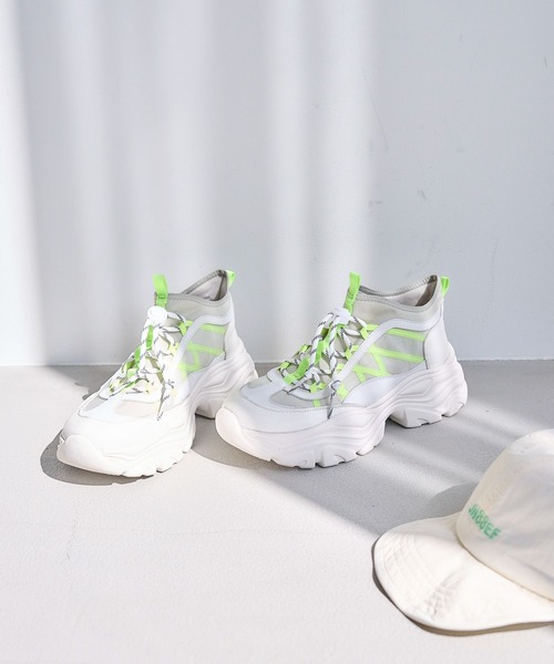 studio CLIP（スタディオクリップ）の「【軽量/抗菌防臭/消臭】軽量コードスニーカー（スニーカー・レディース・ホワイト/アイボリー・LARGE/MEDIUM）」の3枚目の写真