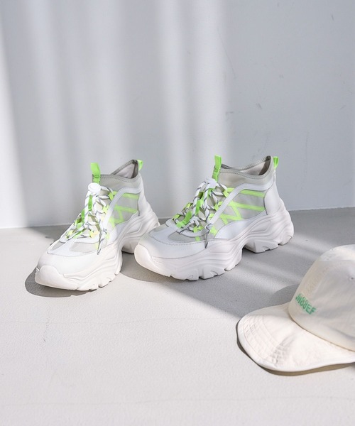 studio CLIP（スタディオクリップ）の「【軽量/抗菌防臭/消臭】軽量コードスニーカー（スニーカー・レディース・ホワイト/アイボリー・LARGE/MEDIUM）」の4枚目の写真