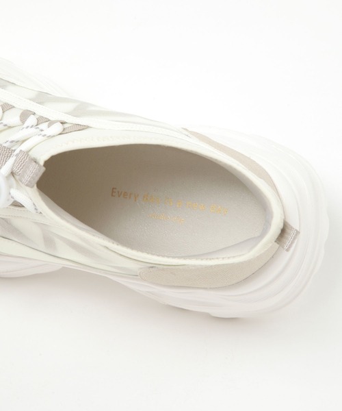 studio CLIP（スタディオクリップ）の「【軽量/抗菌防臭/消臭】軽量コードスニーカー（スニーカー・レディース・ホワイト/アイボリー・LARGE/MEDIUM）」の17枚目の写真