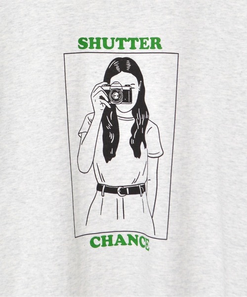 RGY(アールジーワイ)の「【RGY】SHUTTER CHANCE デザインプリントTシャツ(Tシャツ/カットソー・レディース・オートミール/ホワイト・LARGE/MEDIUM)」の6枚目の写真