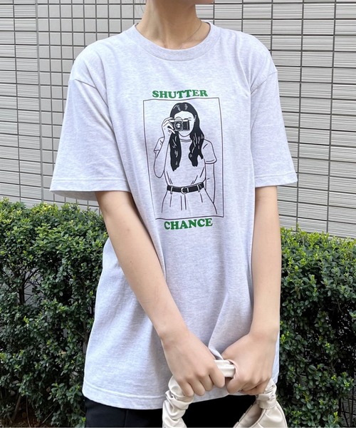 RGY(アールジーワイ)の「【RGY】SHUTTER CHANCE デザインプリントTシャツ(Tシャツ/カットソー・レディース・オートミール/ホワイト・LARGE/MEDIUM)」の8枚目の写真