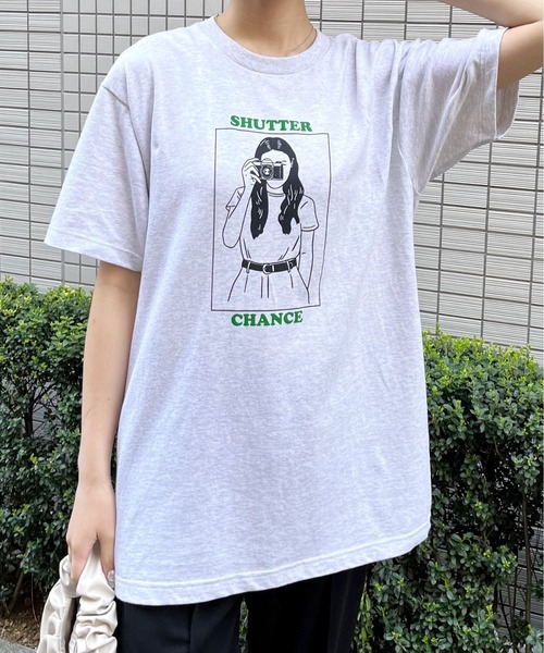 RGY(アールジーワイ)の「【RGY】SHUTTER CHANCE デザインプリントTシャツ(Tシャツ/カットソー・レディース・オートミール/ホワイト・LARGE/MEDIUM)」の9枚目の写真