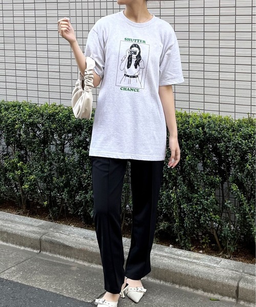 RGY(アールジーワイ)の「【RGY】SHUTTER CHANCE デザインプリントTシャツ(Tシャツ/カットソー・レディース・オートミール/ホワイト・LARGE/MEDIUM)」の10枚目の写真