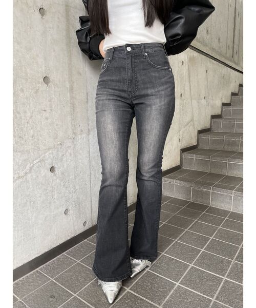 EVRIS（エヴリス）の「ヴィンテージライクストレッチフレアデニムパンツ（デニムパンツ・レディース・インディゴブルー/ブラック・SMALL/MEDIUM）」の7枚目の写真