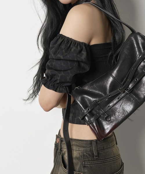 FOLLOWIN（フォロウィン）の「【ベルト部分で長さ変更可能】ダブルベルトショルダーバッグ（ショルダーバッグ・レディース・ブラウン/ピンク/ブラック/スカイブルー・ONE SIZE）」の7枚目の写真