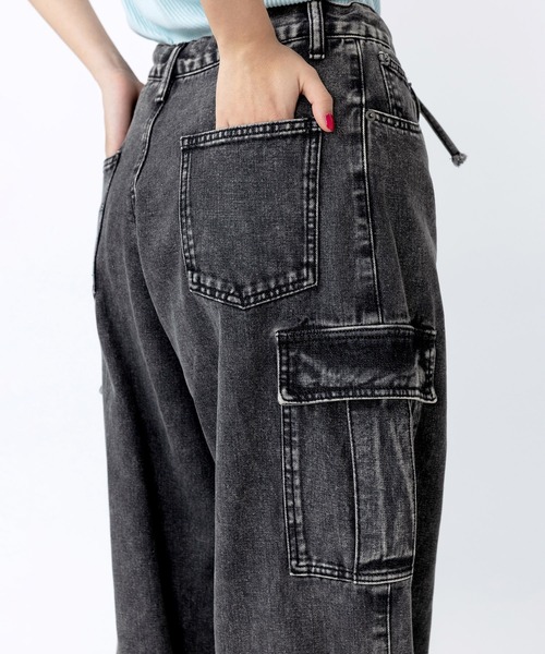 PUNYUS（プニュズ）の「カーゴデニムパンツ（デニムパンツ・レディース・ライトブルー/ブラック・1/2/3/4）」の6枚目の写真