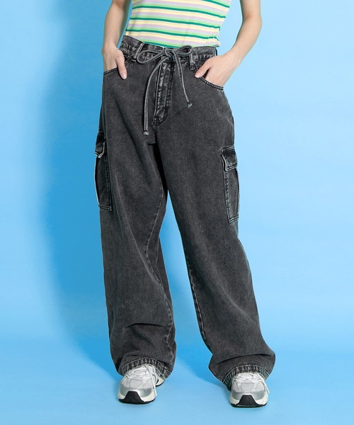 PUNYUS（プニュズ）の「カーゴデニムパンツ（デニムパンツ・レディース・ライトブルー/ブラック・1/2/3/4）」の7枚目の写真