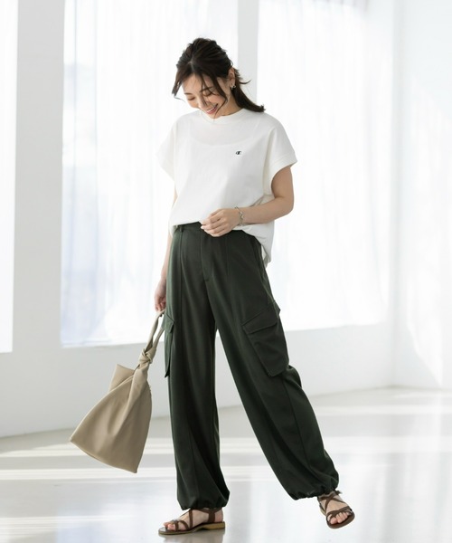 Champion(チャンピオン)の「<champion/UNDOVE>【UVカット/ストレッチ/サマーTシャツ/チャンピオン/カジュアルTシャツ/スポーティ/ゆったり/綿100%/天然素材】ゆったりTシャツ(Tシャツ/カットソー・レディース・チャコール/ホワイト・MEDIUM/X-LARGE/LARGE)」の14枚目の写真