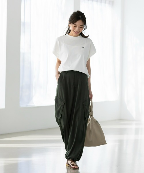 Champion(チャンピオン)の「<champion/UNDOVE>【UVカット/ストレッチ/サマーTシャツ/チャンピオン/カジュアルTシャツ/スポーティ/ゆったり/綿100%/天然素材】ゆったりTシャツ(Tシャツ/カットソー・レディース・チャコール/ホワイト・MEDIUM/X-LARGE/LARGE)」の16枚目の写真