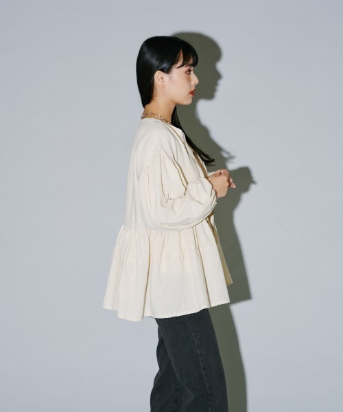 terrace（テラス）の「リネンライクバルーンスリーブぺプラムジャケット（カーディガン/ボレロ・レディース・ベージュ/キナリ/ブラック・MEDIUM）」の12枚目の写真