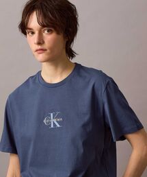 【ユニセックス】モノグラム ロゴグラフィック ショートスリーブTシャツ