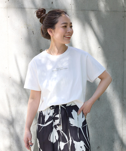 B.C STOCK(ベーセーストック)の「ウォッシャブル / ワンポイント刺繍TEE(Tシャツ/カットソー・レディース・ホワイト/スミクロ・FREE)」の2枚目の写真