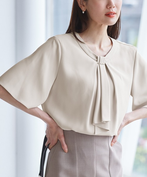 ROPE' PICNIC（ロペピクニック）の「メタルパーツフロントフリルタイブラウス/通勤対応（シャツ/ブラウス・レディース・ホワイト/ピンク/ベージュ/サックスブルー/チャコールグレー・36/38）」の3枚目の写真