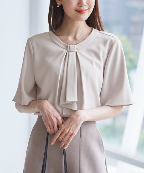 ROPE' PICNIC（ロペピクニック）の「メタルパーツフロントフリルタイブラウス/通勤対応（シャツ/ブラウス・レディース・ホワイト/ピンク/ベージュ/サックスブルー/チャコールグレー・36/38）」の5枚目の写真