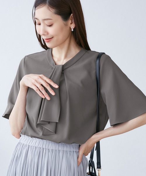 セール】メタルパーツフロントフリルタイブラウス/通勤対応（シャツ