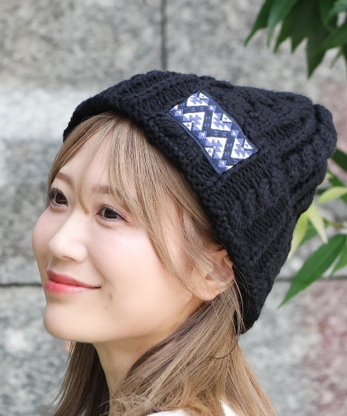 チチカカ（チチカカ）の「ケーブル編みニットキャップ（ニットキャップ/ビーニー・レディース・ブラック/アイボリー/レッド/パープル・FREE）」の2枚目の写真