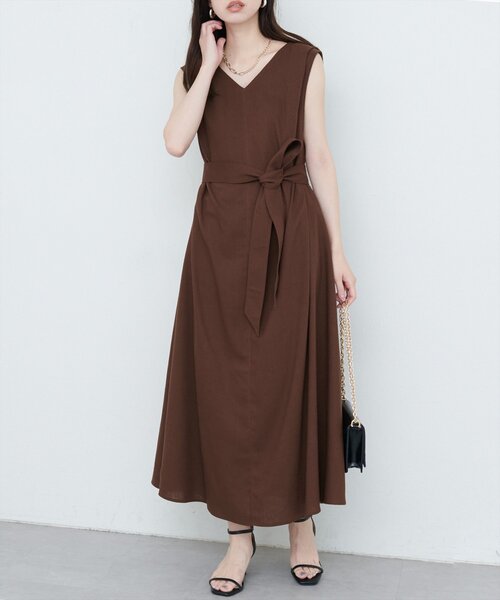 natural couture(ナチュラルクチュール)の「選べる袖丈前後2WAYベルト付きワンピース(ワンピース・レディース・ブラック/ライトベージュ/ブルー/ブラウン/レッド・フリ-/FREE)」の2枚目の写真