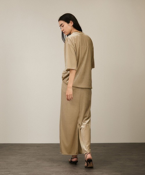 SALON adam et rope'（サロン アダム エ ロペ）の「トリアセベロアボックスTシャツ［セットアップ対応］（Tシャツ/カットソー・レディース・ベージュ/ブラック・FREE）」の4枚目の写真