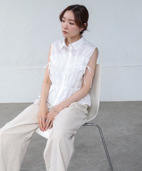 Bab(バブ)の「リボンギャザーノースリーブブラウス(シャツ/ブラウス・レディース・A/オフホワイト/ブルー・M)」の5枚目の写真