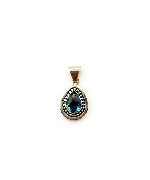 Indian Jewelry（インディアンジュエリー）の「THEATER シアター ティアシェイプネイティブデザインジルコニアダントトップ Made in USA（チャーム・レディース・シルバー・FREE）」の2枚目の写真
