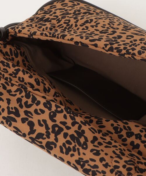 ADD CULUMN(アドカラム)の「(ADD CULUMN)ROLLA S LEOPARD(ショルダーバッグ・レディース・ブラウン・ONE SIZE)」の4枚目の写真