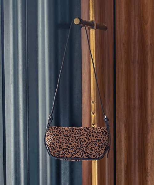 ADD CULUMN(アドカラム)の「(ADD CULUMN)ROLLA S LEOPARD(ショルダーバッグ・レディース・ブラウン・ONE SIZE)」の15枚目の写真