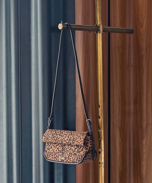 ADD CULUMN(アドカラム)の「(ADD CULUMN)ROLLA S LEOPARD(ショルダーバッグ・レディース・ブラウン・ONE SIZE)」の14枚目の写真