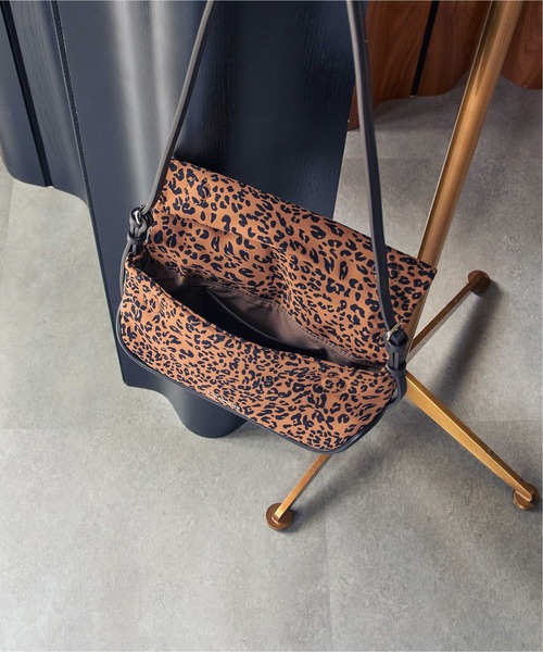 ADD CULUMN(アドカラム)の「(ADD CULUMN)ROLLA S LEOPARD(ショルダーバッグ・レディース・ブラウン・ONE SIZE)」の11枚目の写真
