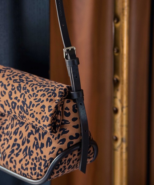 ADD CULUMN(アドカラム)の「(ADD CULUMN)ROLLA S LEOPARD(ショルダーバッグ・レディース・ブラウン・ONE SIZE)」の10枚目の写真