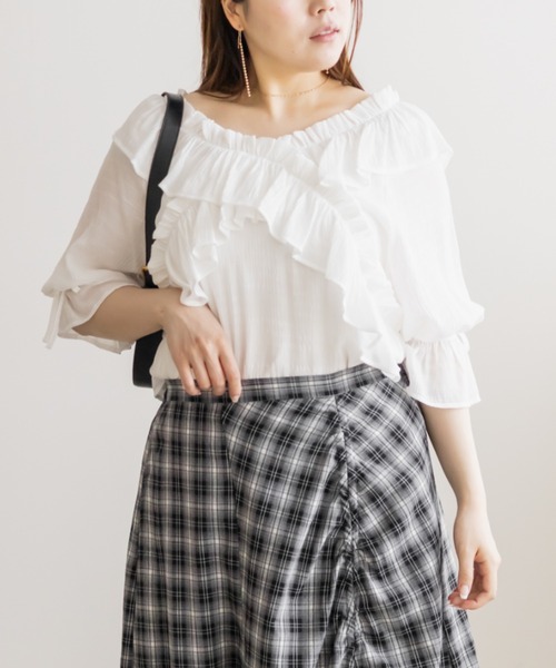 CLETTE(クレット)の「クロスフリル2WAYブラウス(シャツ/ブラウス・レディース・ブラック/イエロー/ホワイト・4L/3L/LL)」の5枚目の写真