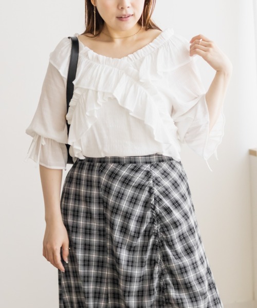 CLETTE(クレット)の「クロスフリル2WAYブラウス(シャツ/ブラウス・レディース・ブラック/イエロー/ホワイト・4L/3L/LL)」の6枚目の写真