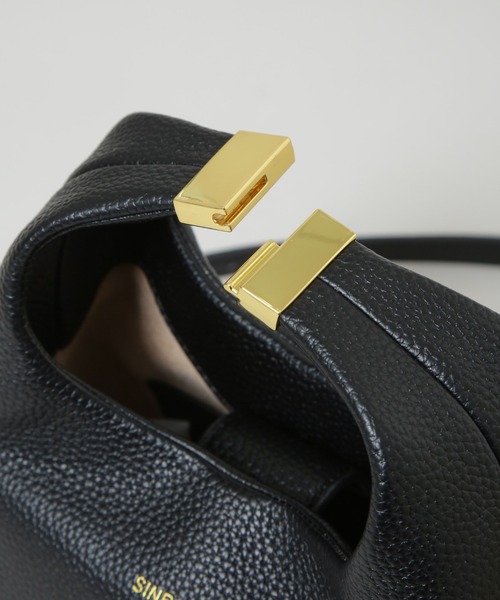 NANO universe（ナノユニバース）の「SINBONO/Vivienne Small クロスボディバッグ（ショルダーバッグ・レディース・ブラック/グレー・FREE）」の7枚目の写真