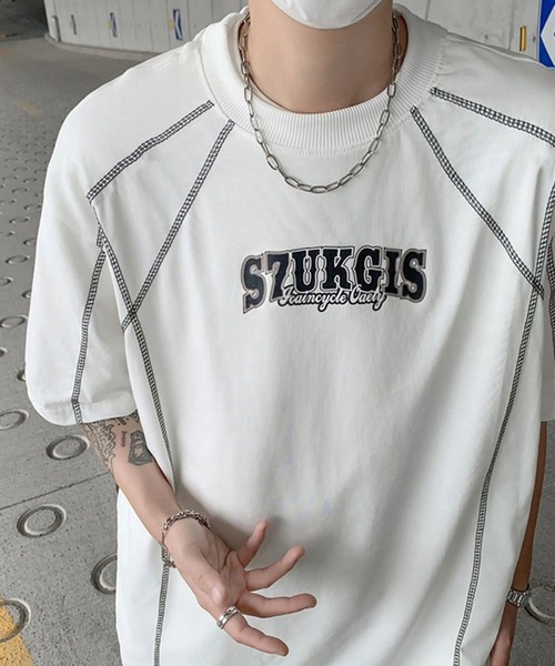 THE HITSS（ヒッツ）の「ロゴプリント オーバーサイズ ステッチデザイン Tシャツ（Tシャツ/カットソー・メンズ・ホワイト/レッド/ブラック・FREE）」の2枚目の写真