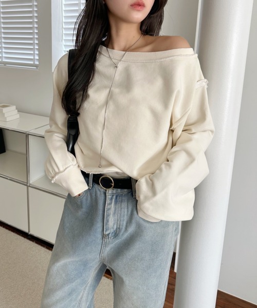 TREOVER(トレオーバー)の「【ワンショルでも着れて抜け感UP】アウトシームオフショルスウェットプルオーバー(Tシャツ/カットソー・レディース・チャコール/杢グレー/アイボリー・FREE)」の1枚目の写真
