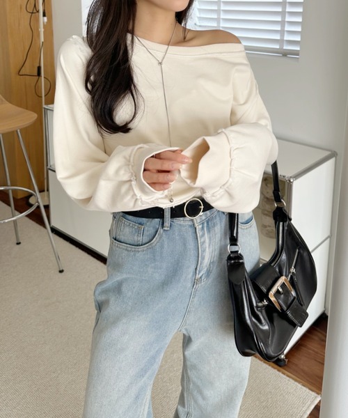 TREOVER(トレオーバー)の「【ワンショルでも着れて抜け感UP】アウトシームオフショルスウェットプルオーバー(Tシャツ/カットソー・レディース・チャコール/杢グレー/アイボリー・FREE)」の6枚目の写真