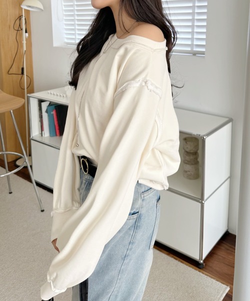 TREOVER(トレオーバー)の「【ワンショルでも着れて抜け感UP】アウトシームオフショルスウェットプルオーバー(Tシャツ/カットソー・レディース・チャコール/杢グレー/アイボリー・FREE)」の7枚目の写真